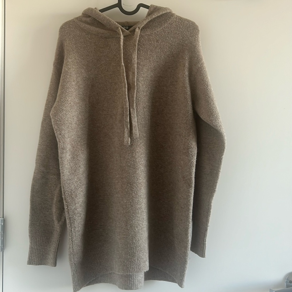 Uniqlo long hoodie in xs